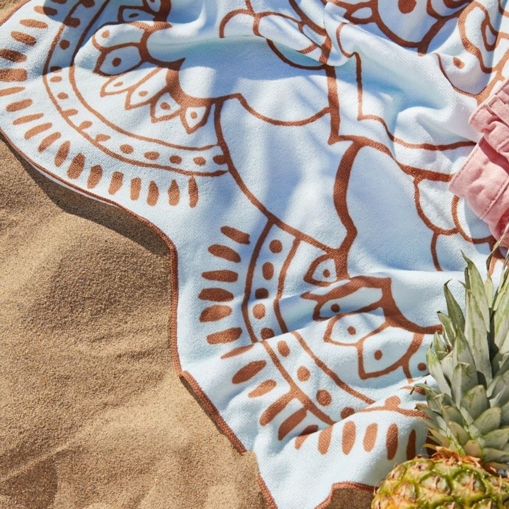 VIX PAULAHERMANNY, LOTUS SHAPED BEACH TOWEL - Picture 3 of 6
